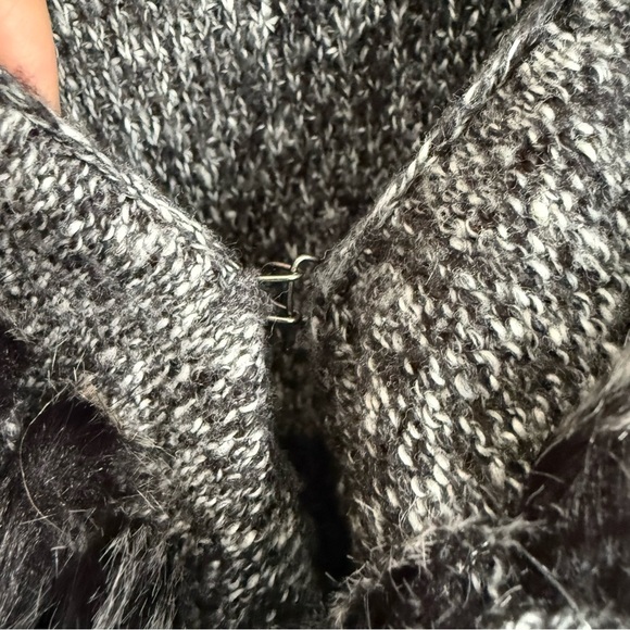 Joseph Ribkoff Gray Knit with Fur Trim size M - Picture 9 of 15